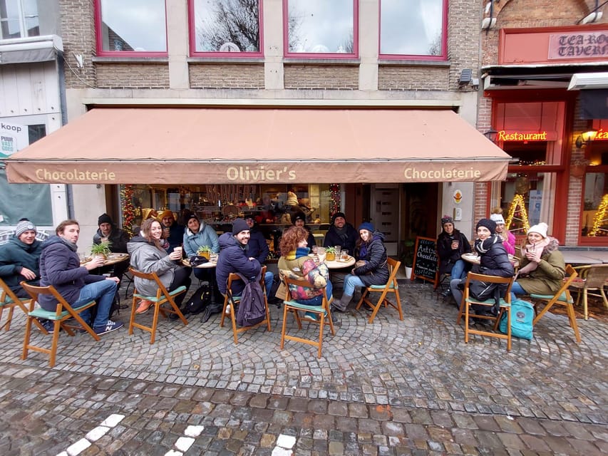 Bruges: Walking Tour with Hot Chocolate & Chocolate Tasting - Why chocolate works so well in Bruges