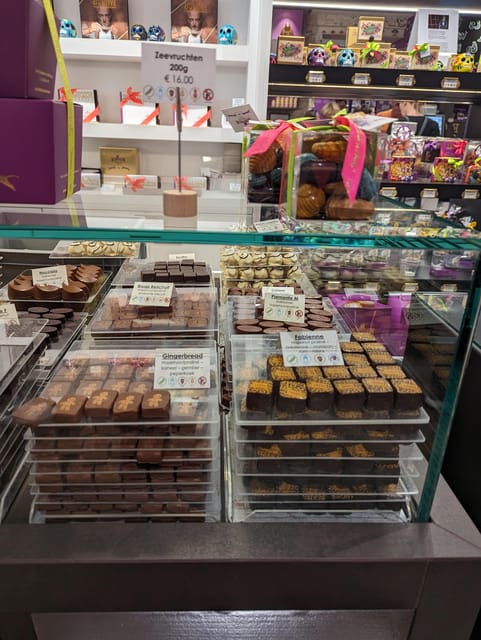 Bruges: Walking Tour with Hot Chocolate & Chocolate Tasting - Reliability deserves careful attention