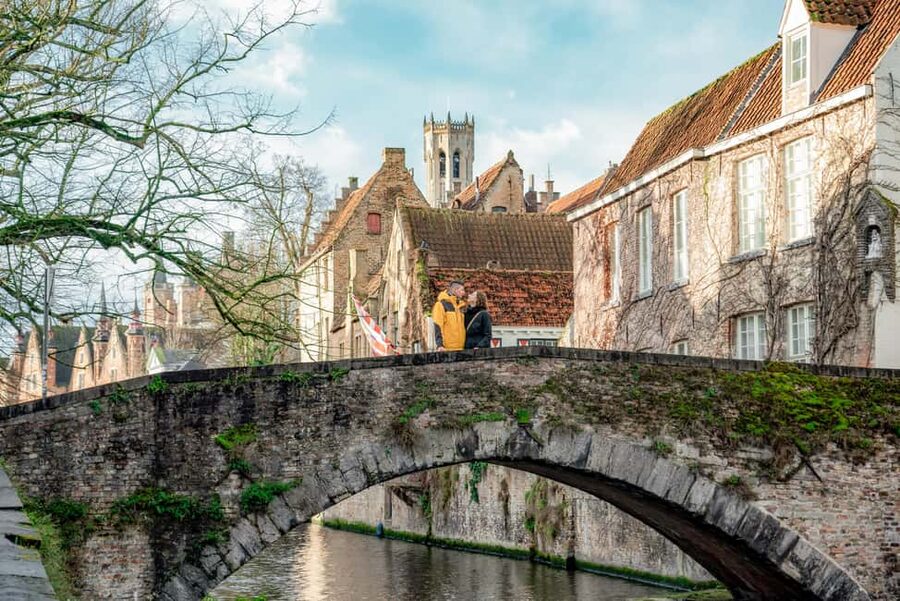 Bruges : Your private 1 hour photoshoot in the medieval city - Getting 30 finished pictures within 48 hours