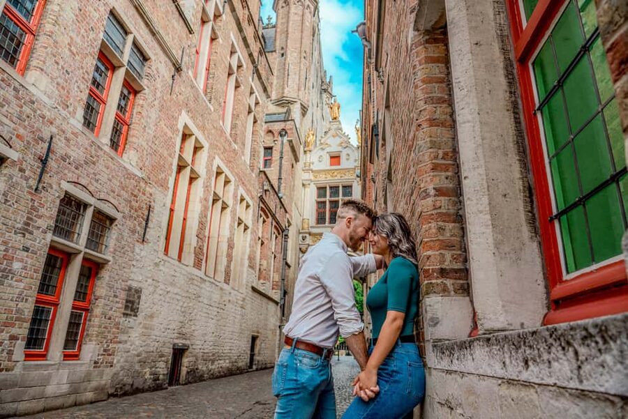 Bruges : Your private 1 hour photoshoot in the medieval city - Is $353 good value for a private group?