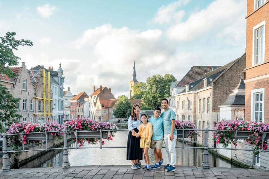 Bruges : Your private 1 hour photoshoot in the medieval city - Who will get the most from this session?