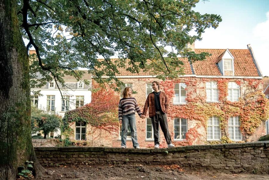 Bruges : Your private 1 hour photoshoot in the medieval city - Timing, booking, and cancellation