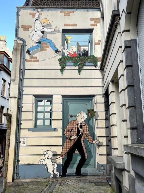 Brussels: 2 hours Private Walking Tour of the Comics Walls - Tintin, Yoko Tsuno, and the wider comic cast