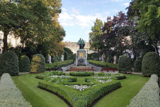 Brussels 2-Hours Walking Tour: Must-See Highlights in the Center - Starting near the Royal Palace