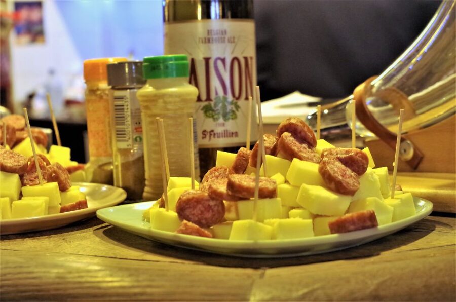 Brussels: Beer Tasting Tour with 7 Beers and Snacks - A four-hour pace that leaves room for the city