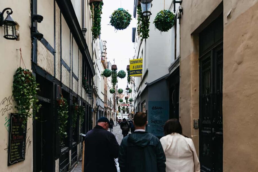 Brussels: Beer Tasting Tour with 7 Beers and Snacks - What the $90 price really covers