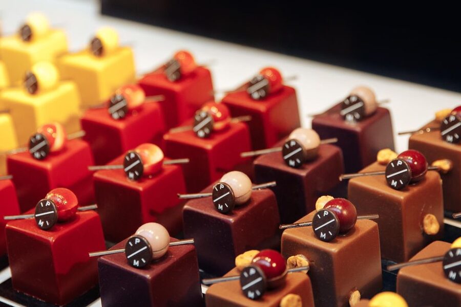 Brussels: Chocolate Workshop and Guided Walking Tour - Walking through Brussels with chocolate in mind