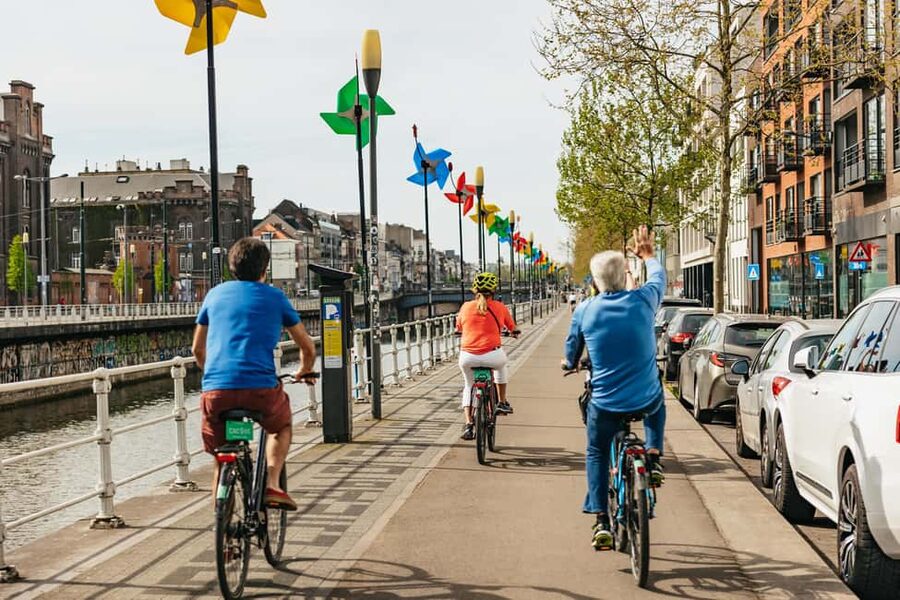Brussels: City Highlights and Hidden Gems Bike Tour - Seeing more than the postcard center