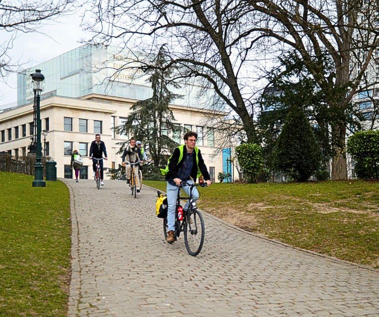 Brussels: City Highlights and Hidden Gems Bike Tour - How difficult is the ride?