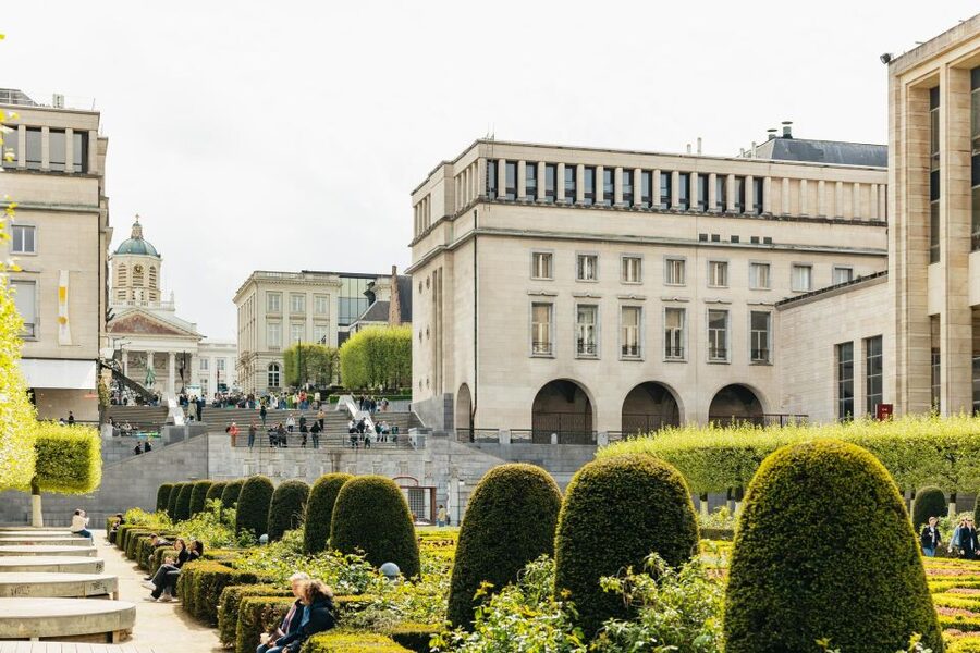 Brussels: City Highlights Walking and Tasting Tour - Manneken Pis gets more than a quick snapshot