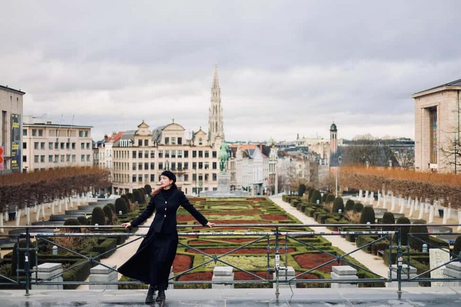 Brussels City Photoshoot With a Professional Photographer - The Royal Galleries add elegant indoor-style backgrounds