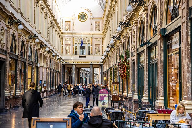 Brussels: City Walk with Audioguide in 7 Languages on your Phone - Belgian drinks and the A la Mort Subite stop