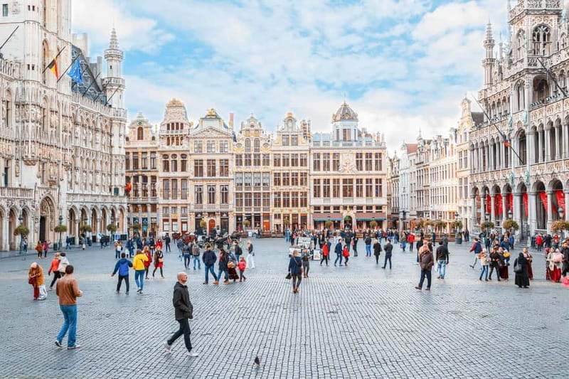 Brussels: Highlights and Hidden Corners Private Guided Walk - Grand Place in the middle of the route