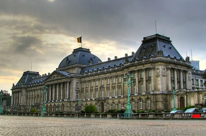 Brussels Highlights Walking and Bus Tour w/ Waffle - A broad first look at Brussels