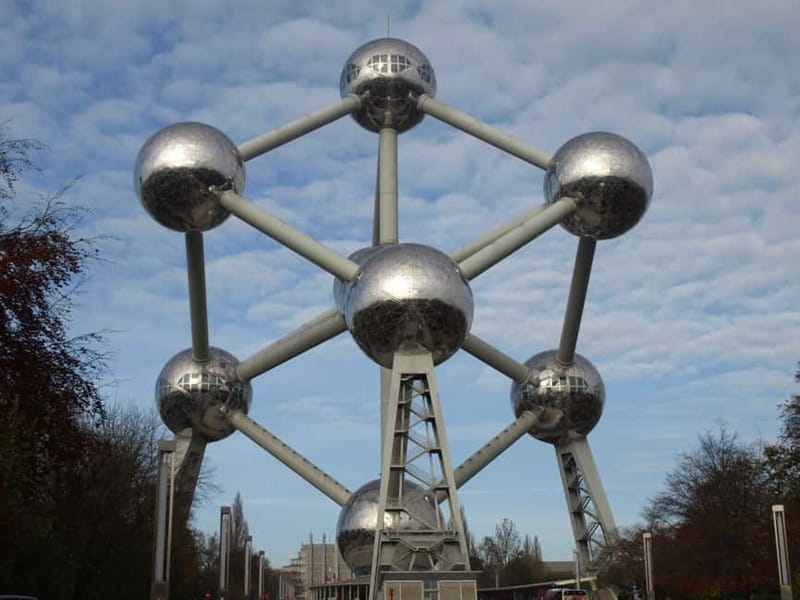 Brussels Highlights: Walking & Bus Tour with Waffle Tasting - Guide quality and the language question