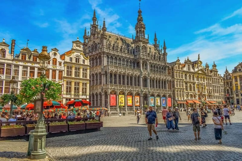 Brussels Highlights: Walking & Bus Tour with Waffle Tasting - Manneken Pis and Brussels’ sense of humor