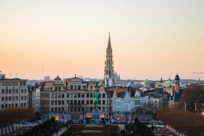 Brussels Highlights: Walking & Bus Tour with Waffle Tasting - Two hours by coach, with Brussels opening up