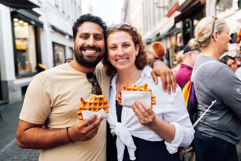 Brussels: Historical Tour with Chocolate & Waffle Tasting - Key points at a glance