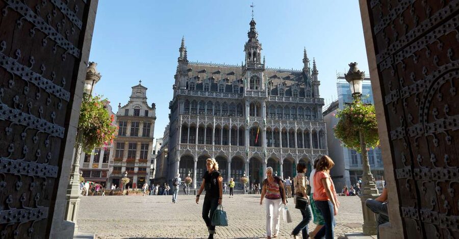 Brussels: Private 3-Hour Sightseeing Walking Tour - From the Stock Exchange to the opera house