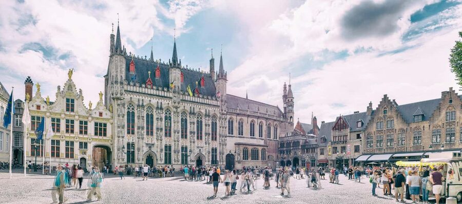 Brussels: Private & Customizable Day Trip to Bruges - Historic buildings around Brug Square
