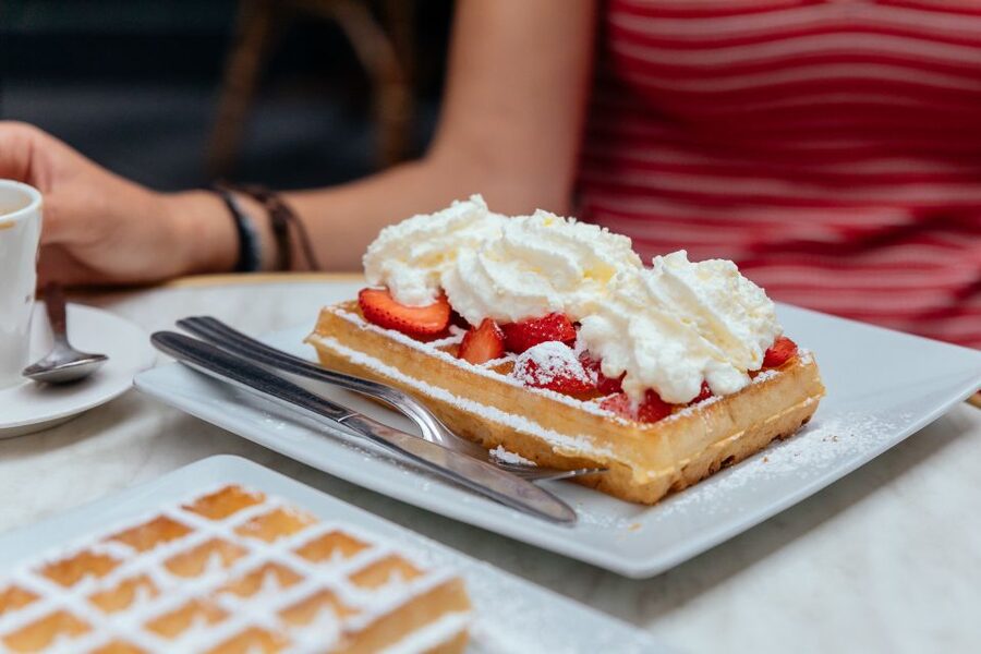 Brussels: Private Food Tour – 10 Tastings with Locals - Beer and the café stops around Saint Gery