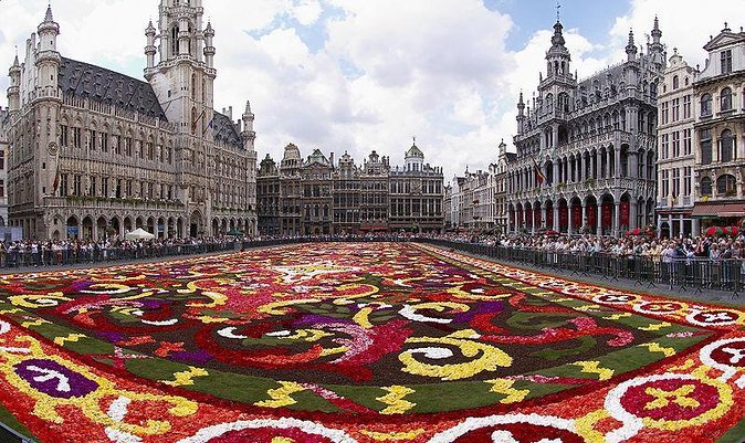 Brussels Pub Crawl - Nightlife & Party Experience - Key points to know before you book