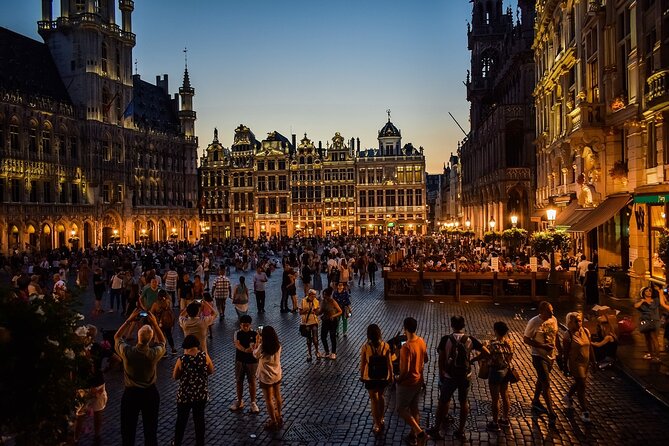 Brussels Pub Crawl Tour - Karaoke at Amalgame