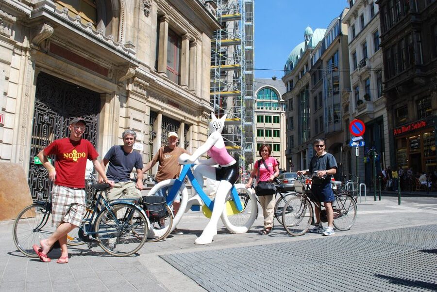 Brussels: Sightseeing Bike Tour - Fries, beer, and a useful pause