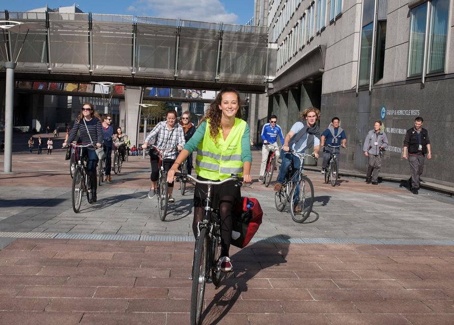 Brussels: Sightseeing Bike Tour - Fitness, equipment, and comfort