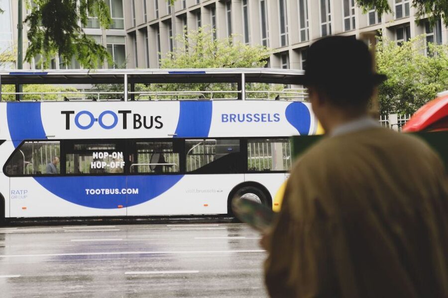 Brussels: Sightseeing Sunset Bus Tour - Cinquantenaire Park at the best time of day