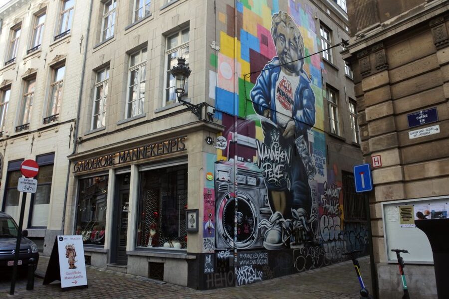 Brussels: The comic book walls walking tour - Starting at Rue du Marché au Charbon