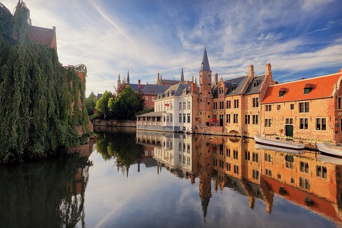 Brussels to Bruges: Private & Personalized Day Trip with a Local - Finding Bruges through canals and medieval streets