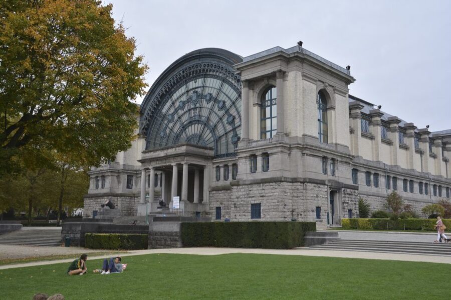 Brussels: Walking Tour from Central Station to Manneken Pis - The Atomium and the World Fair of 1958