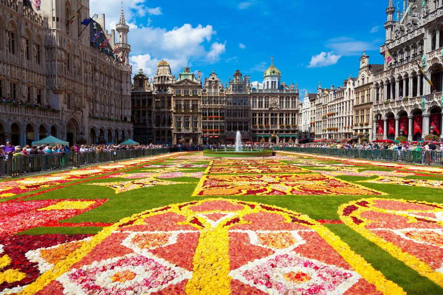 Brussels: Walking Tour with Belgian Lunch, Chocolate, & Beer - Chocolate at Mary and Galler