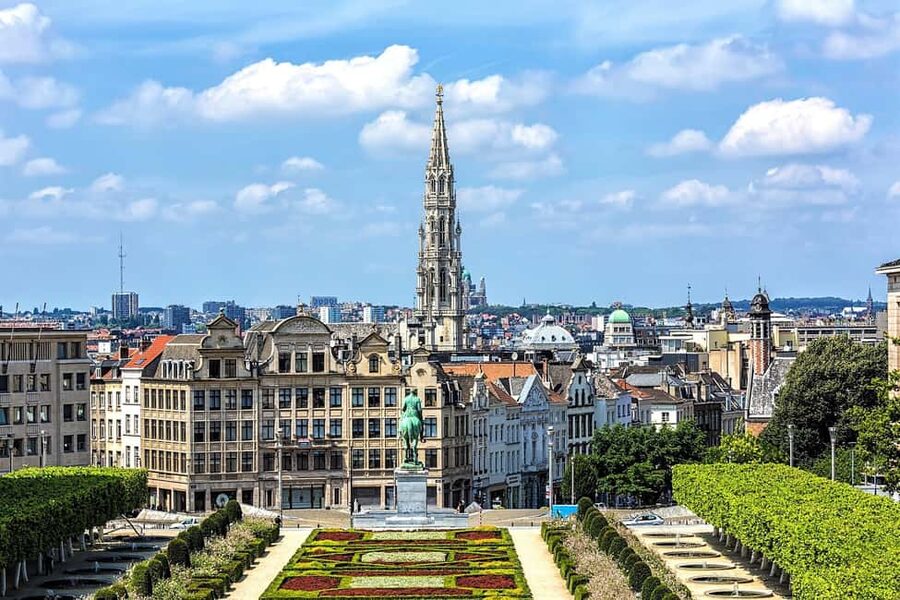 Brussels: Walking Tour with Belgian Lunch, Chocolate, & Beer - A full Belgian lunch around 12:15
