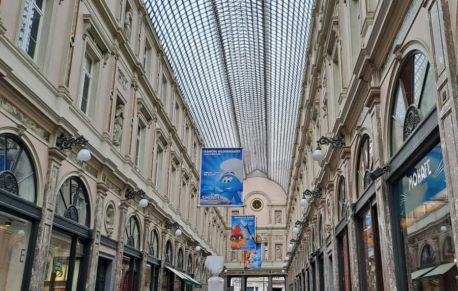Brussels: Walking Tour with Belgian Lunch, Chocolate, & Beer - The Royal Galleries waffle stop