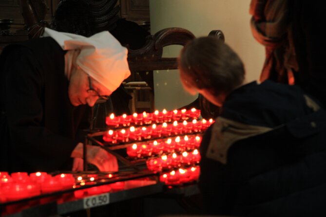 BRYGGJA ROMANTICA - 3 Hour Romantic Tour in Bruges - Sint-Annakerk, the small church with a large painting