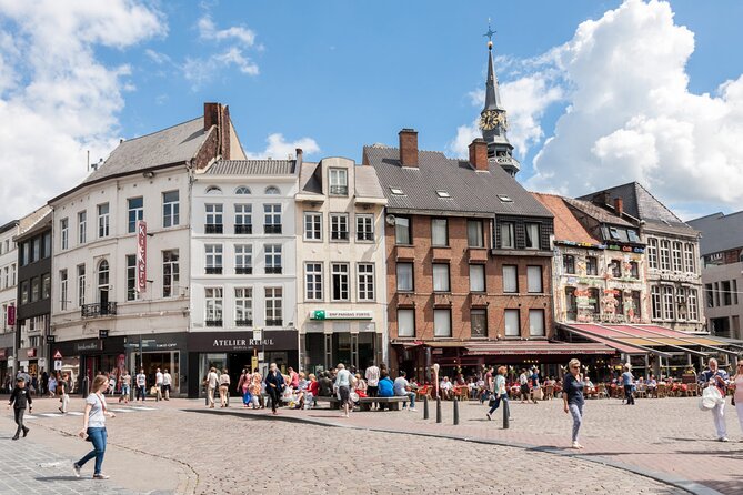 e-Scavenger hunt Hasselt: Explore the city at your own pace - The opening stops: gin, Mary, and St. Quintinus