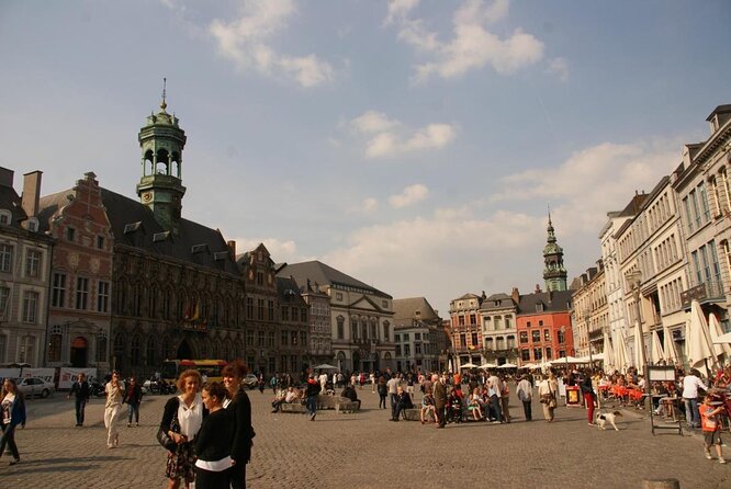e-Scavenger hunt Mons: Explore the city at your own pace - Grand Place: Your First Sense of Mons