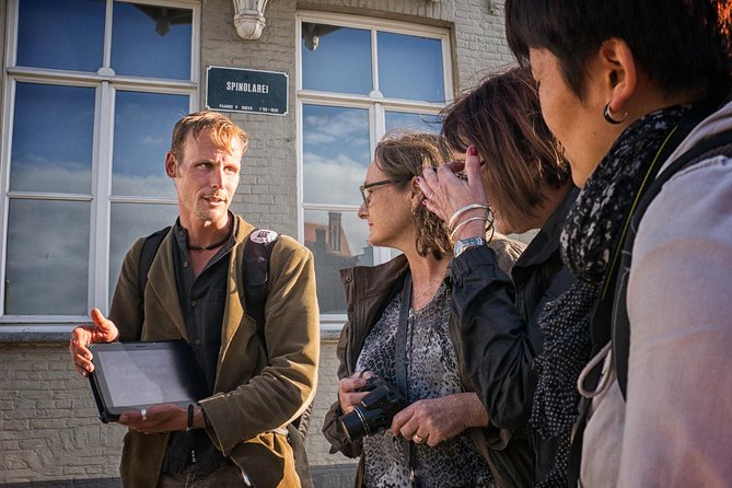 "Edges of Brugge" Photo Tour - 2hr open city tour & workshop - What Andy’s coaching looks like in practice