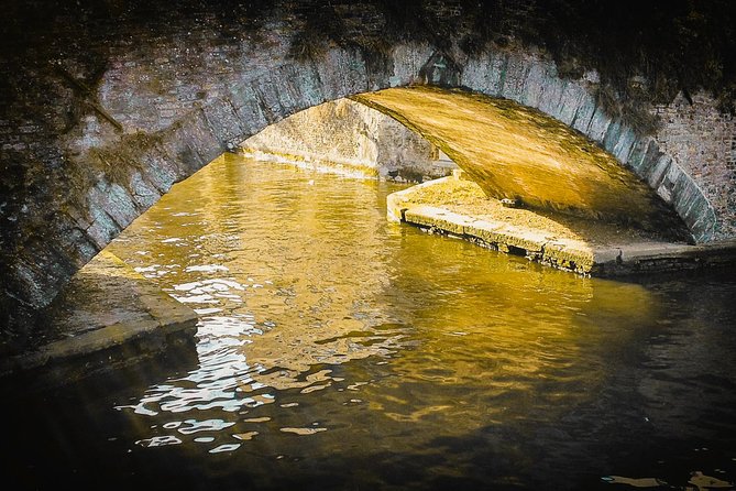 "Edges of Brugge" Photo Tour - 2hr open city tour & workshop - Beginning at the Basilica of the Holy Blood at 10:00 am