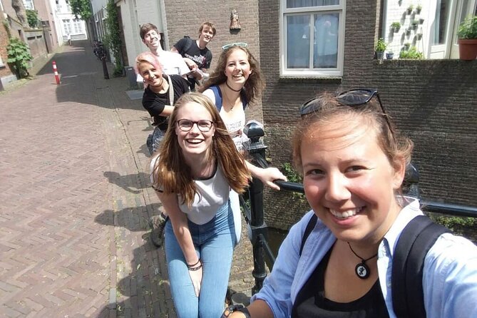 Exciting Murder Mystery - Interactive city walk in Antwerp - Finding the first photo destination