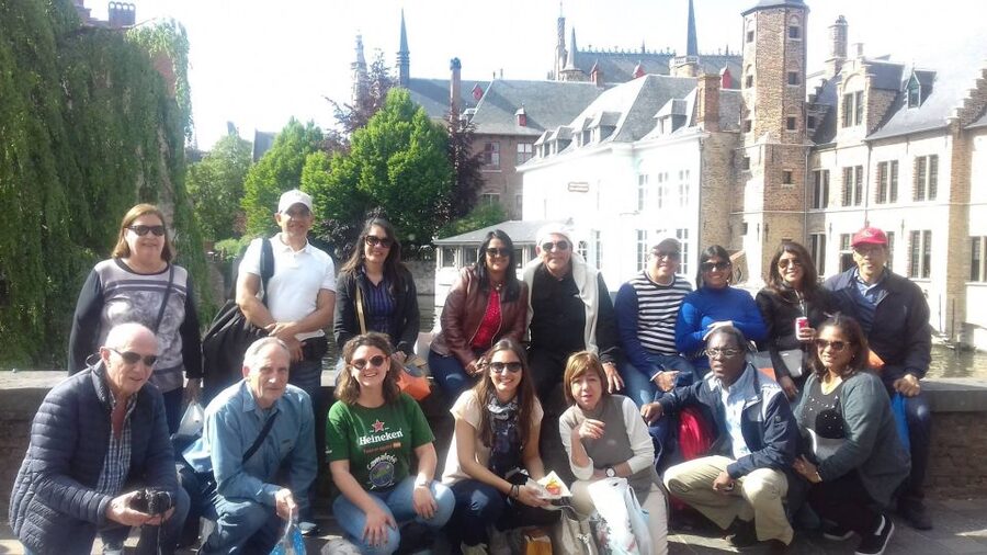 From Amsterdam: Day Trip to Bruges in Spanish or English - Brug Square and the Town Hall