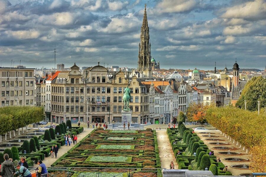 From Amsterdam: Private Sightseeing Trip to Brussels - Riding in a private Mercedes from Amsterdam