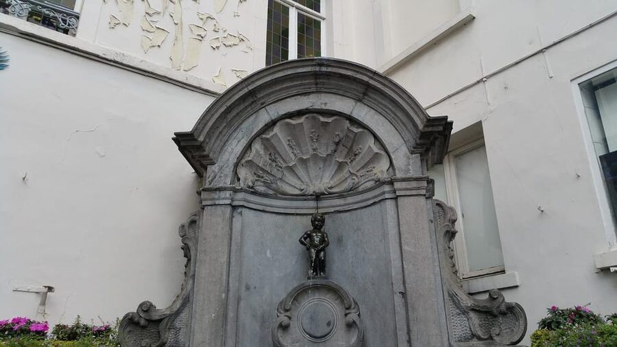 From Amsterdam: To Brussels - Travel as a VIP - Manneken Pis, a very short stop