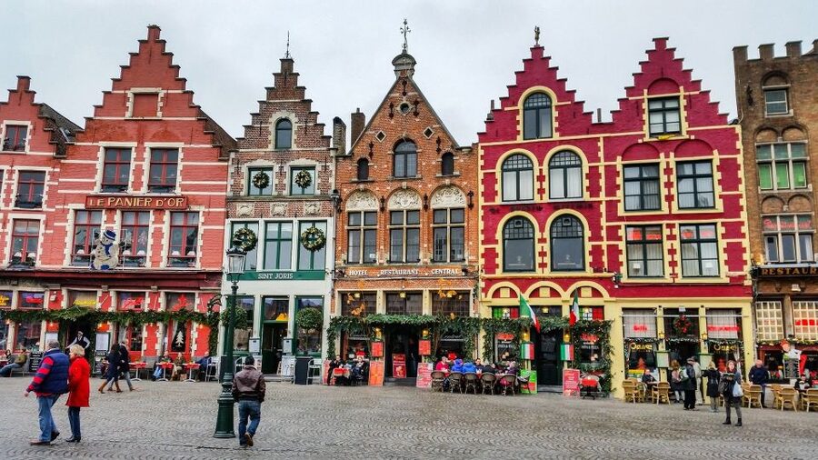 From Brussels: Bruges and Ghent Full-Day Trip by Train - The train ride to Bruges and the first canal views