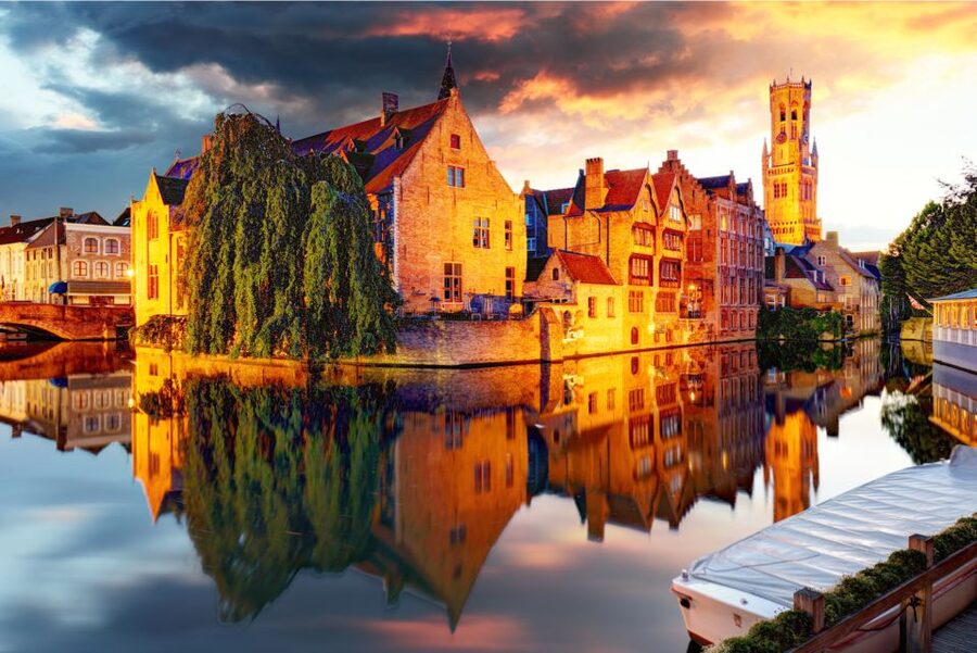 From Brussels: Bruges Day Trip with Boat Tour Option (ENG) - Four hours to eat, shop, and make Bruges your own