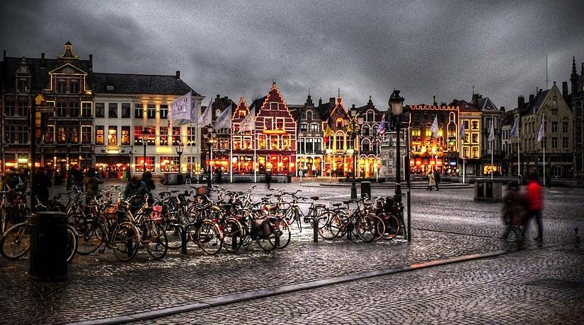 From Brussels: Bruges Day Trip with Boat Tour Option (ES) - St. John’s Hospital and the Church of Our Lady