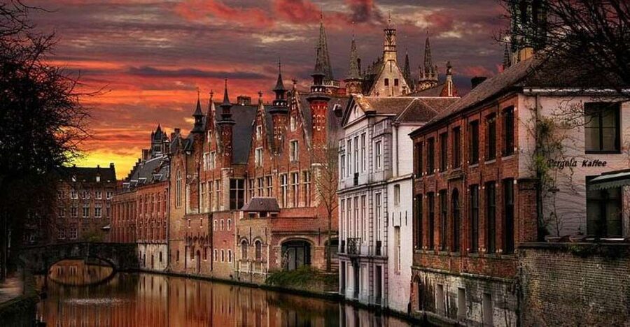 From Brussels: Bruges Day Trip with Boat Tour Option (ES) - Minnewaterpark and the Begijnhof