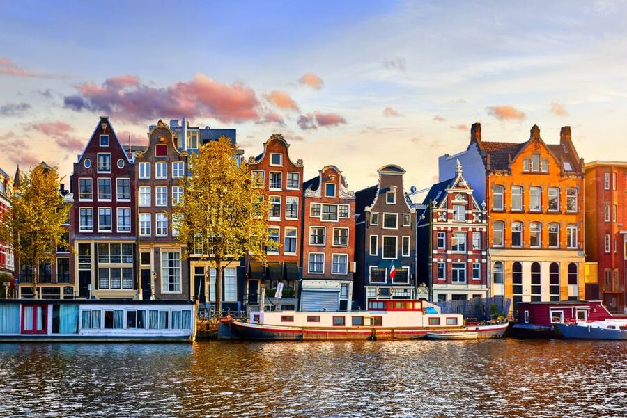From Brussels: Day Trip to Amsterdam with Canal Boat Cruise - Why the canal cruise is the right start
